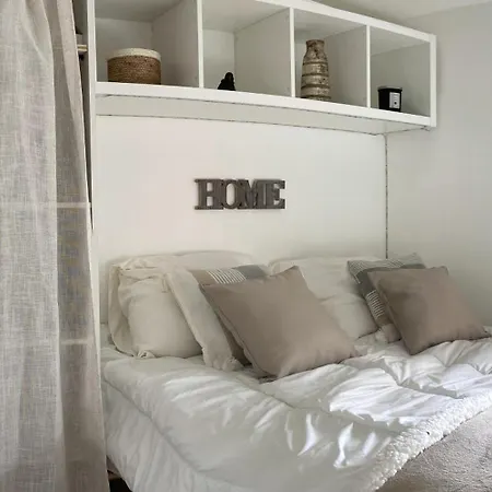 Le Chanteloup- Montalbert Apartamento *